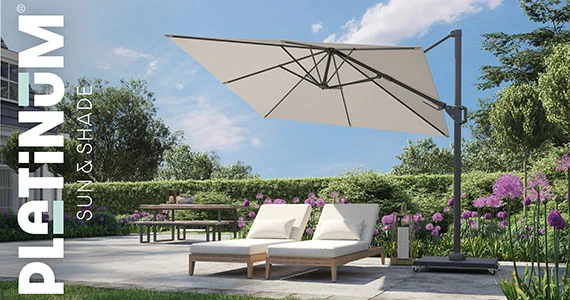 Ampelschirm auf moderner Terrasse