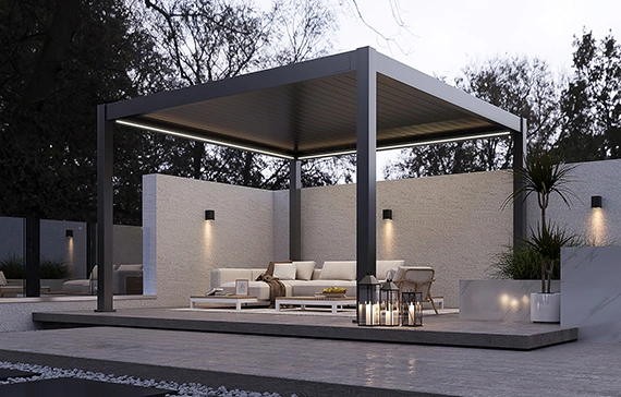 Aluminium-Pergola mit Beleuchtung im Garten bei Dämmerung